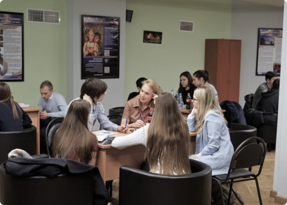 Participants working together at Moscow Management Forum